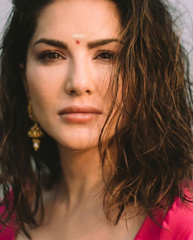 Sunnyleone Latest Instagram Pics